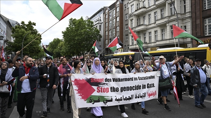 Lebih dari 2.000 Akademisi Tuntut Pengunduran Diri Menteri Pendidikan&nbsp;Jerman