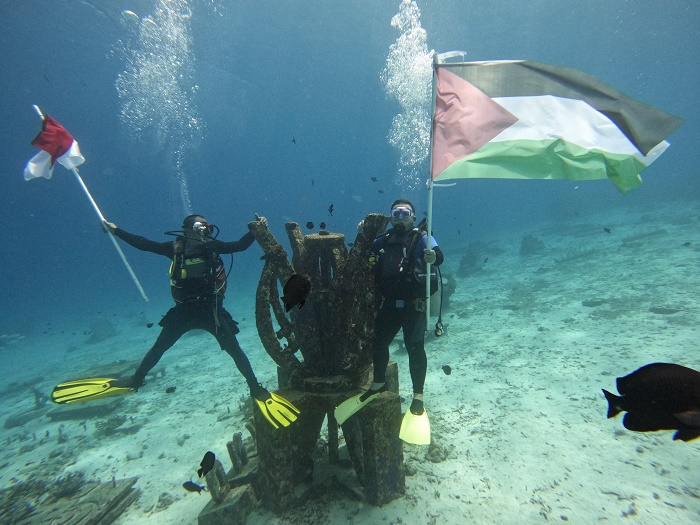[POPULER MINA] Bendera Palestina Berkibar Dalam Laut dan Tentara Israel Menyusup 